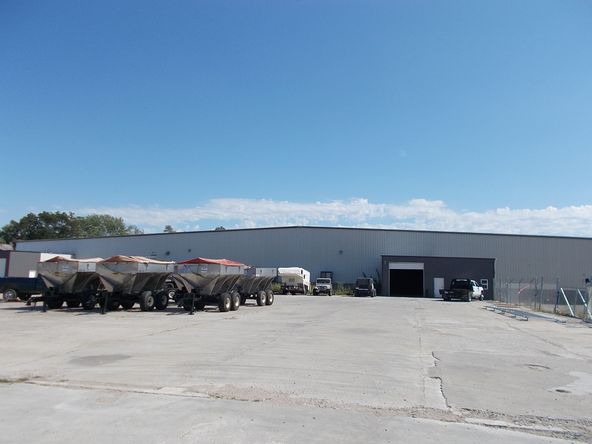 975 W Jackson St, Marshall, MO 65340